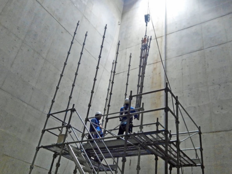 雨水貯留施設ポンプ取付用足場